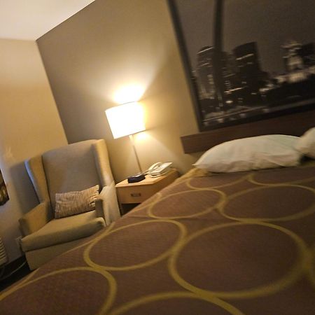 Super 8 By Wyndham Ava Motel Dış mekan fotoğraf