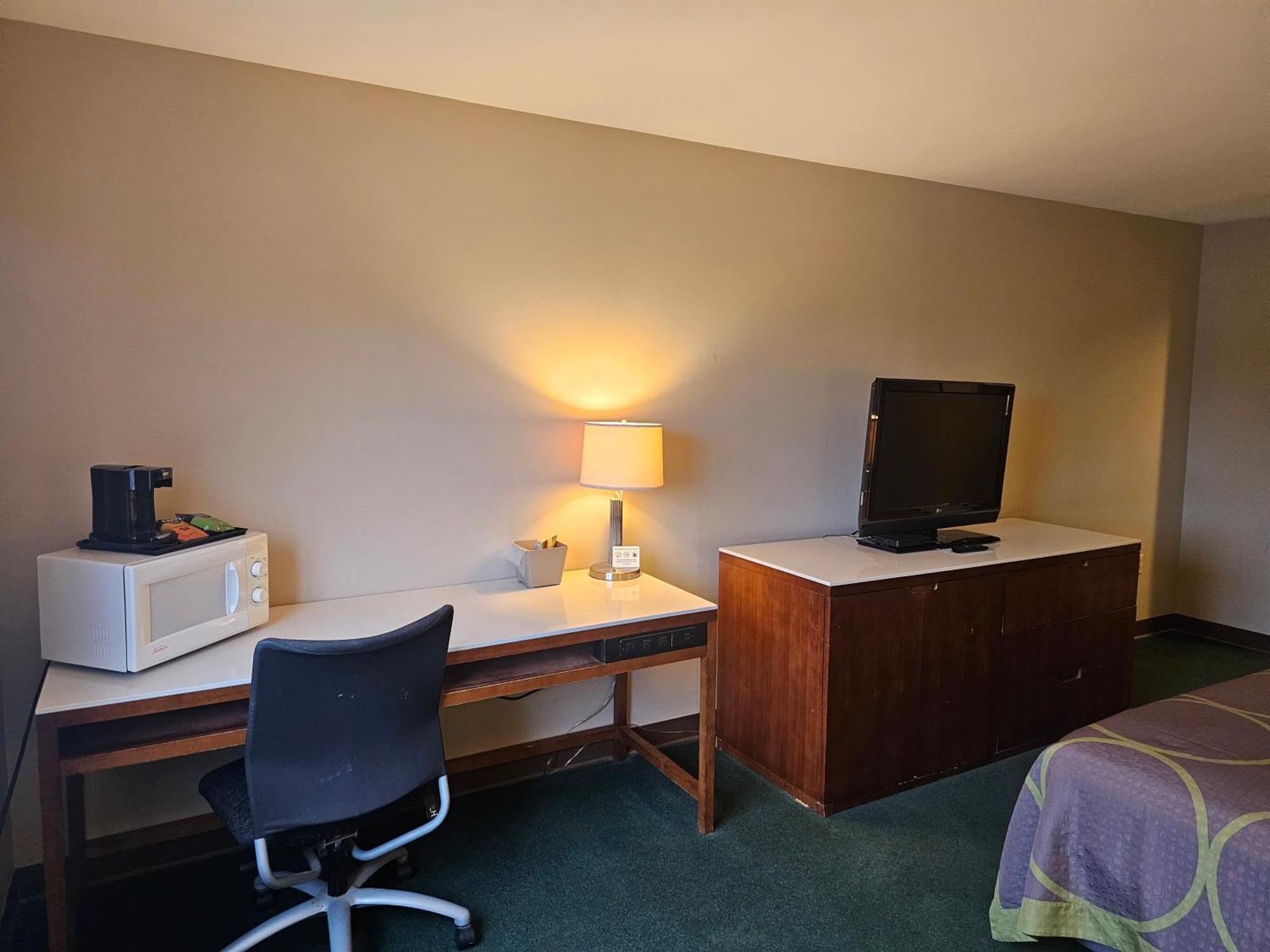 Super 8 By Wyndham Ava Motel Dış mekan fotoğraf